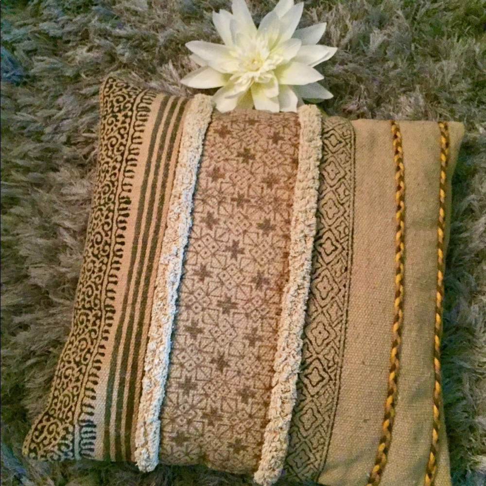 Mango, Multi-textured pillow sham😍